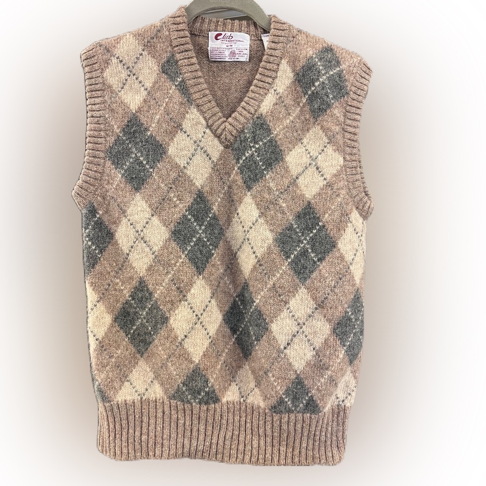 Wool V-neck vest, Club international M